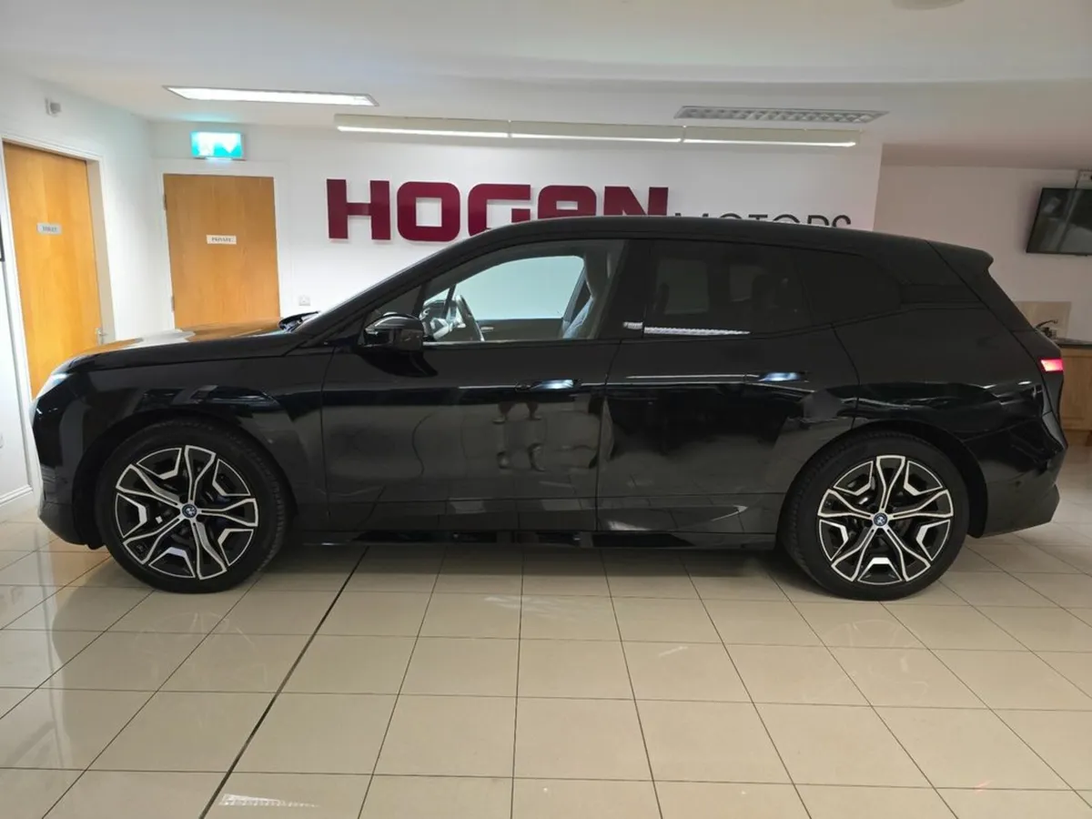 BMW iX X drive 50 M Sport *HUGE SPEC* - Image 4