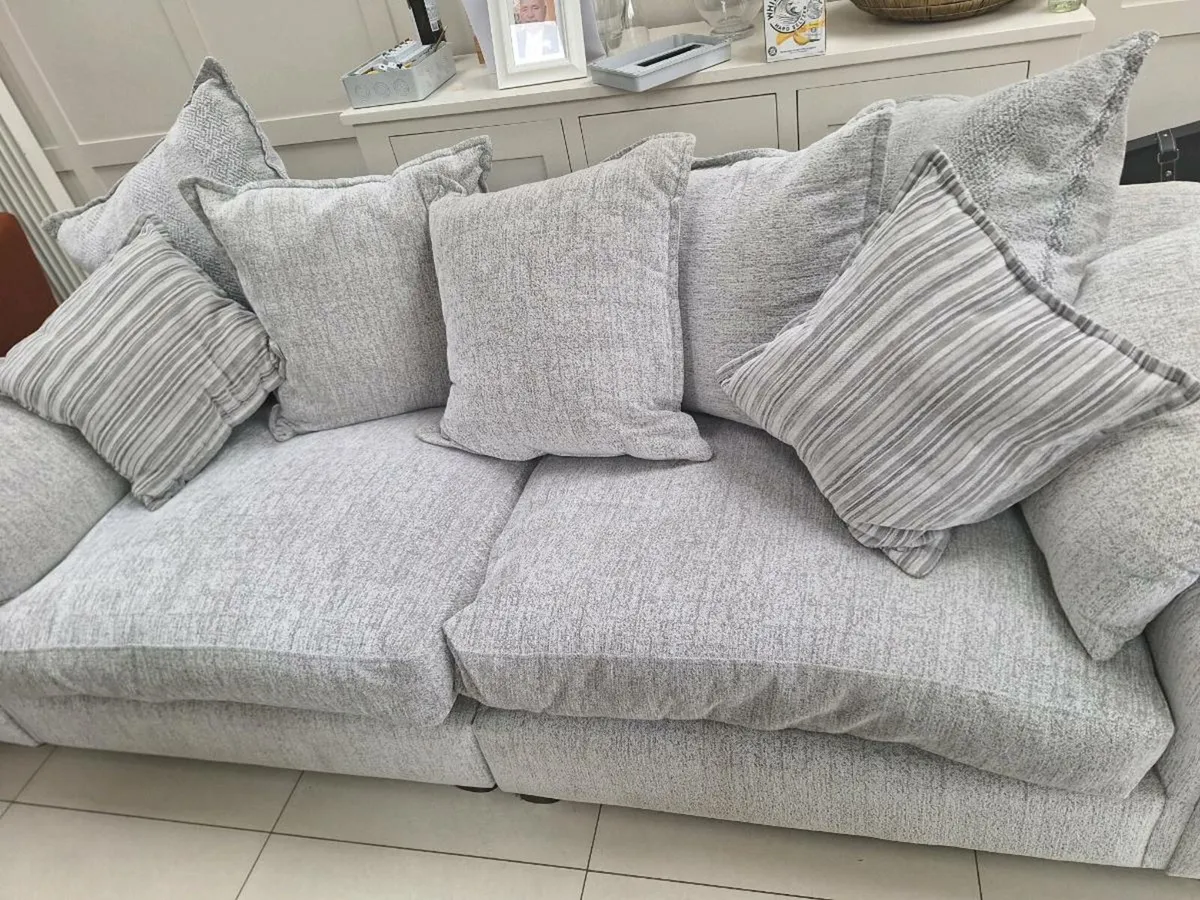 Couch/Sofa - Image 1