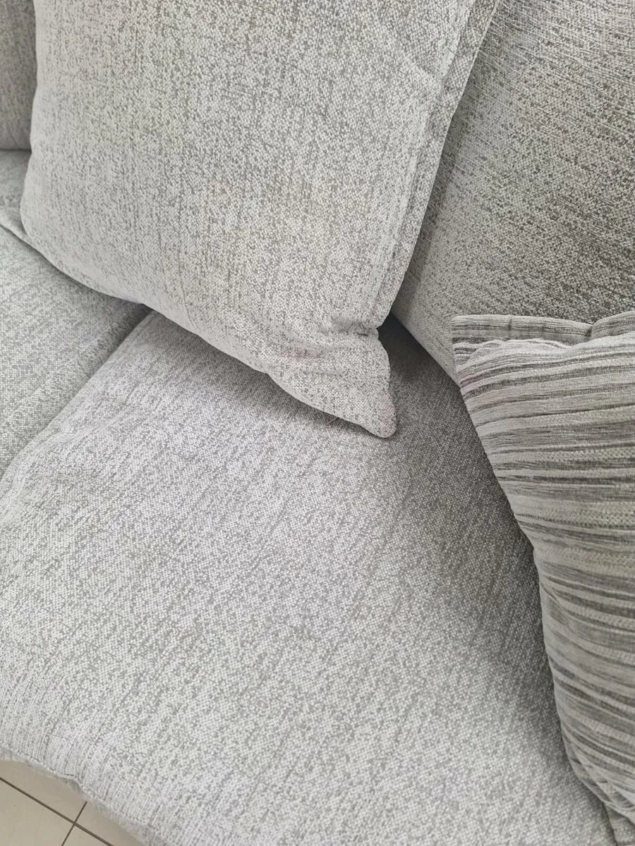 Couch/Sofa - Image 4