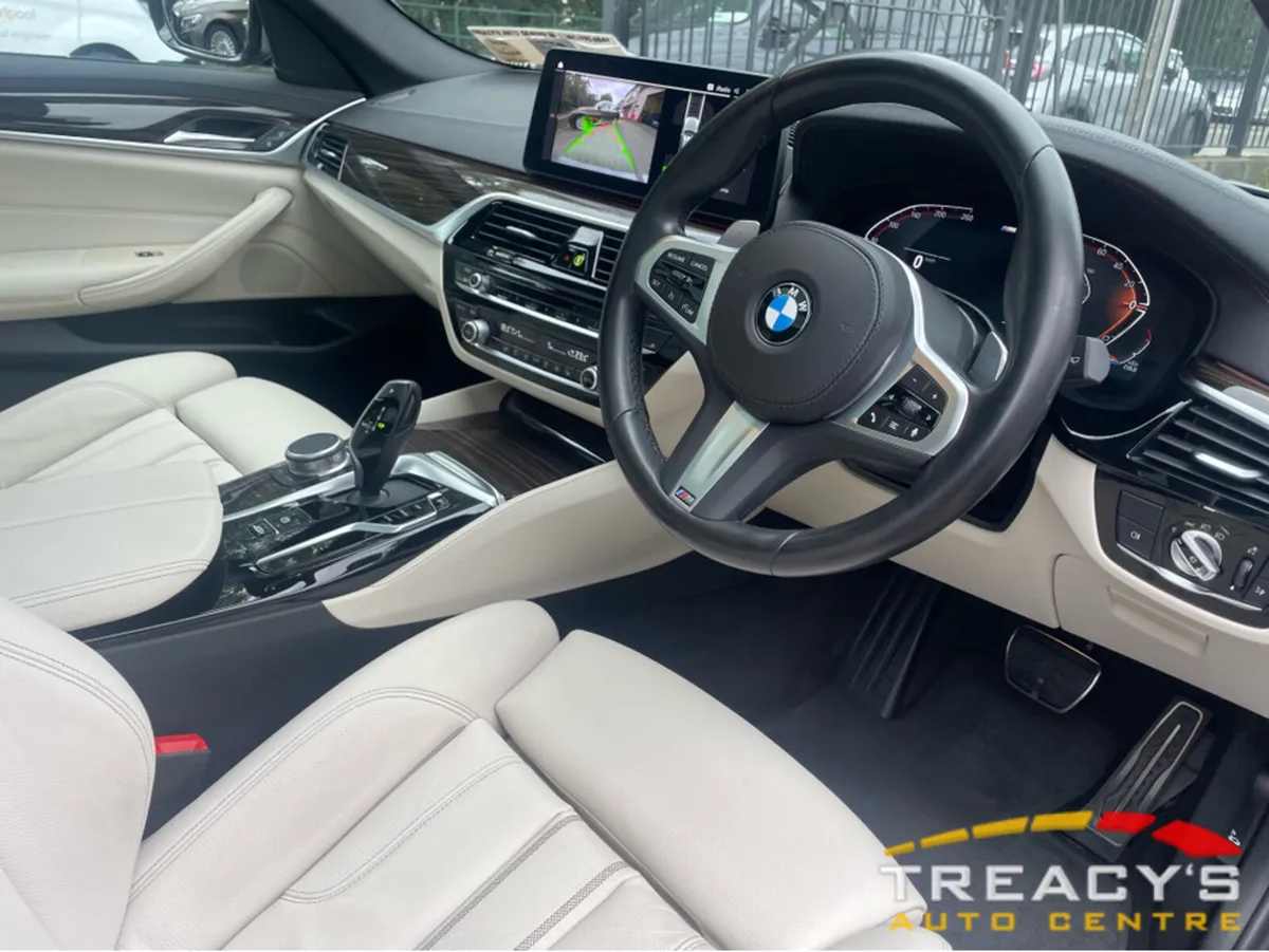 BMW 5-Series 2022 PANORAMIC SUNROOF MSPORT PRO - Image 4