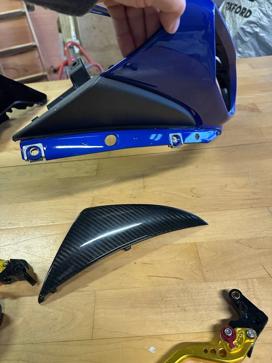 Yamaha r1 tank / fuel filter / top fairing - Image 3