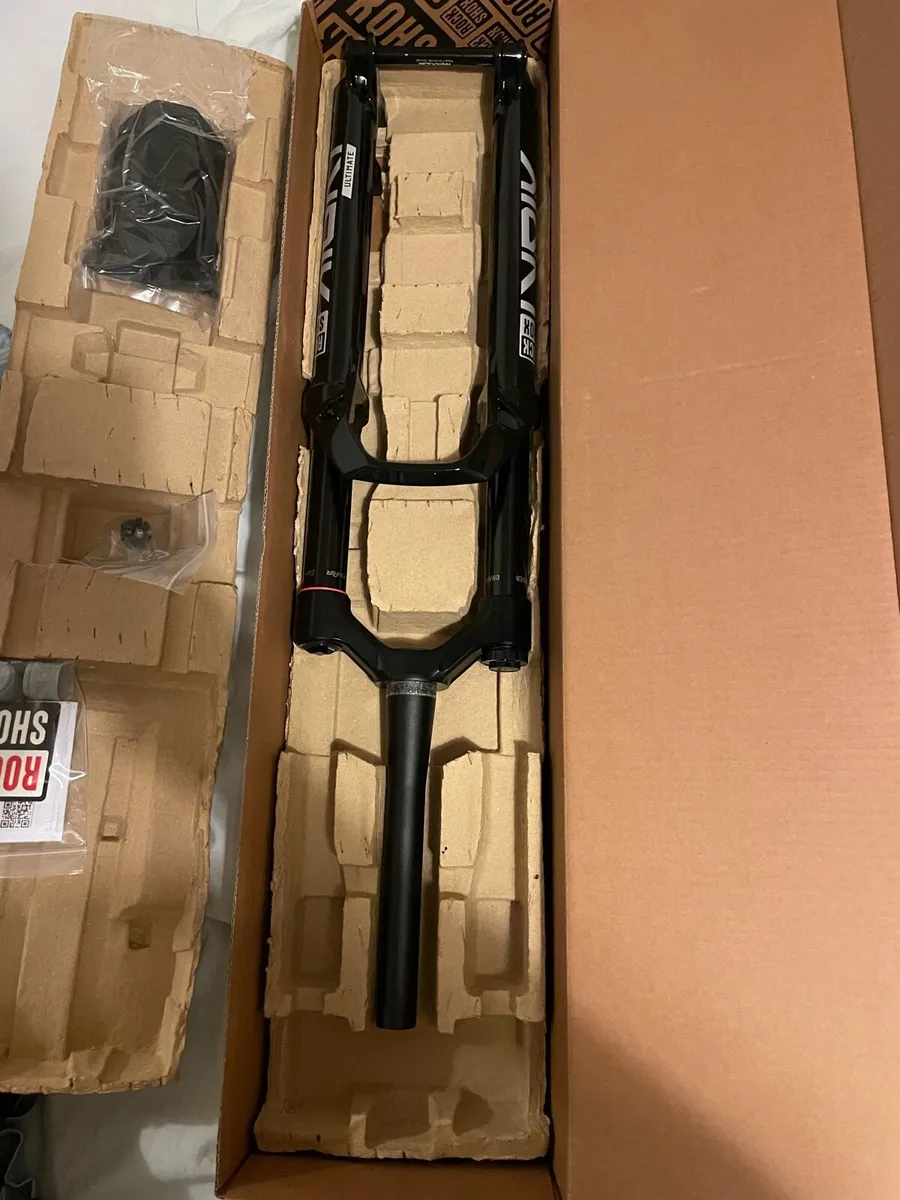 Rockshox Lyrik ultimate fork 150mm travel - Image 2