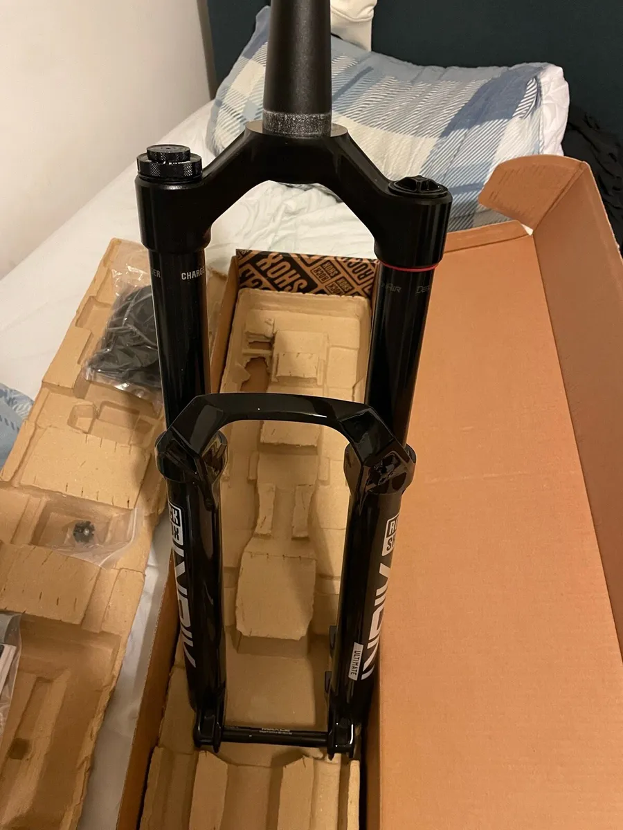 Rockshox Lyrik ultimate fork 150mm travel - Image 3