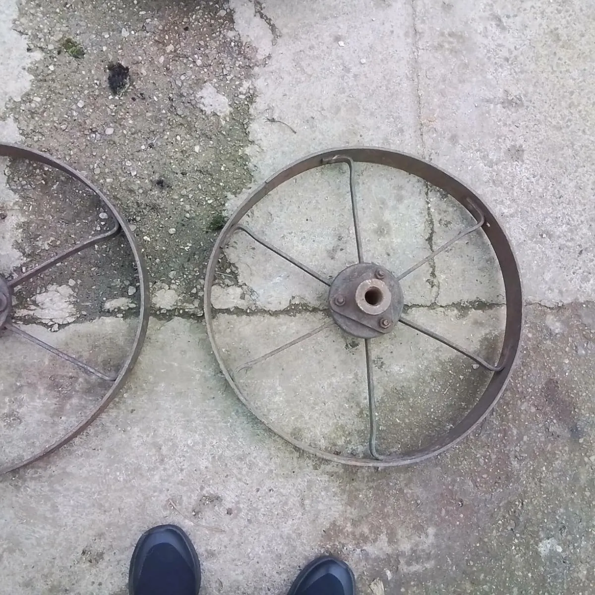 ANTIQUE AND COLLECTABLES - Image 2