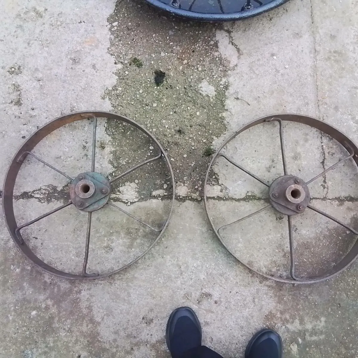 ANTIQUE AND COLLECTABLES - Image 3