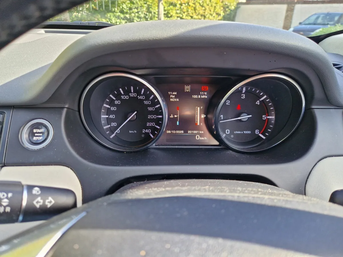 Land Rover Discovery Sport 2015 - Image 2