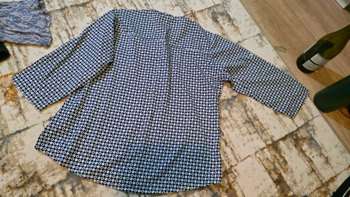 Set of 3 women's tops - Image 3