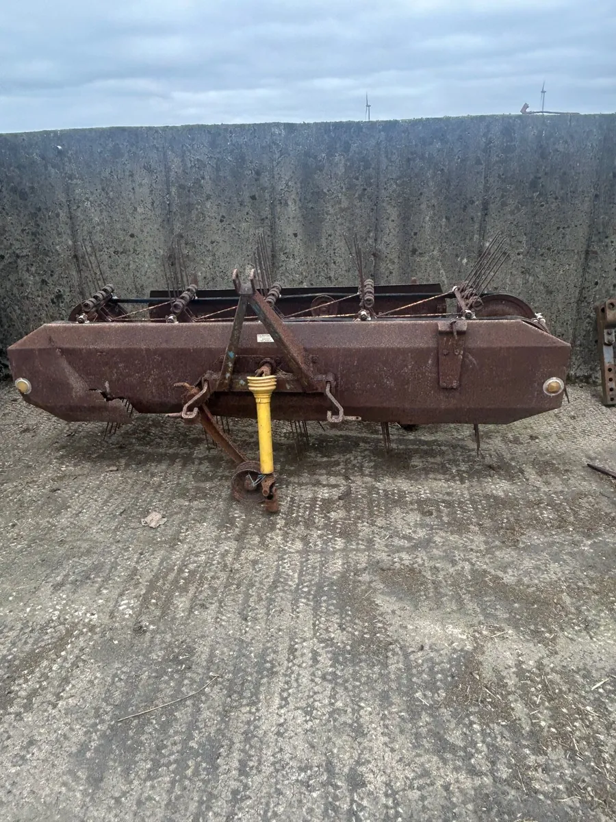 Vintage hay turner - Image 1