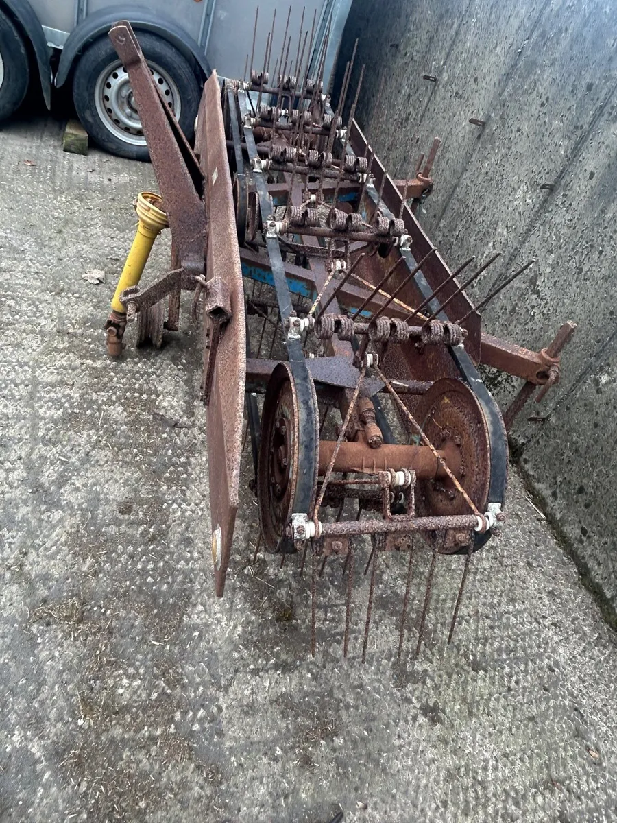 Vintage hay turner - Image 3