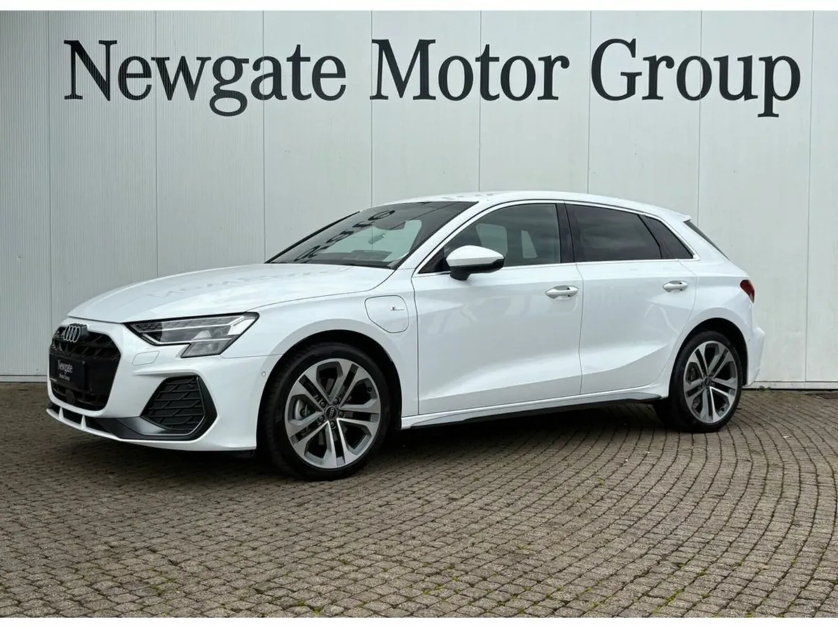 Audi A3 SPORTBACK TFSI E S LINE - Image 1