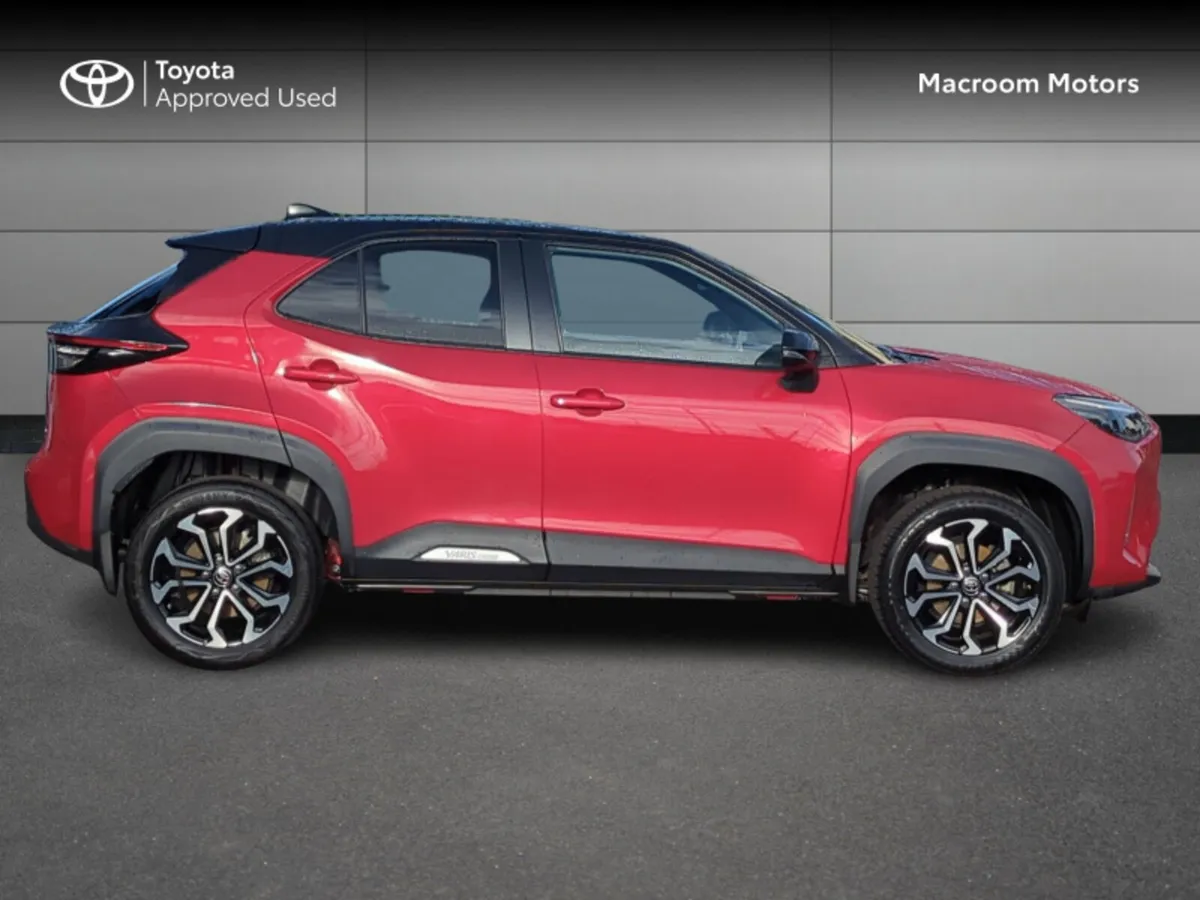 Toyota Yaris CROSS LUNA SPORT 4DR AUTO - Image 3
