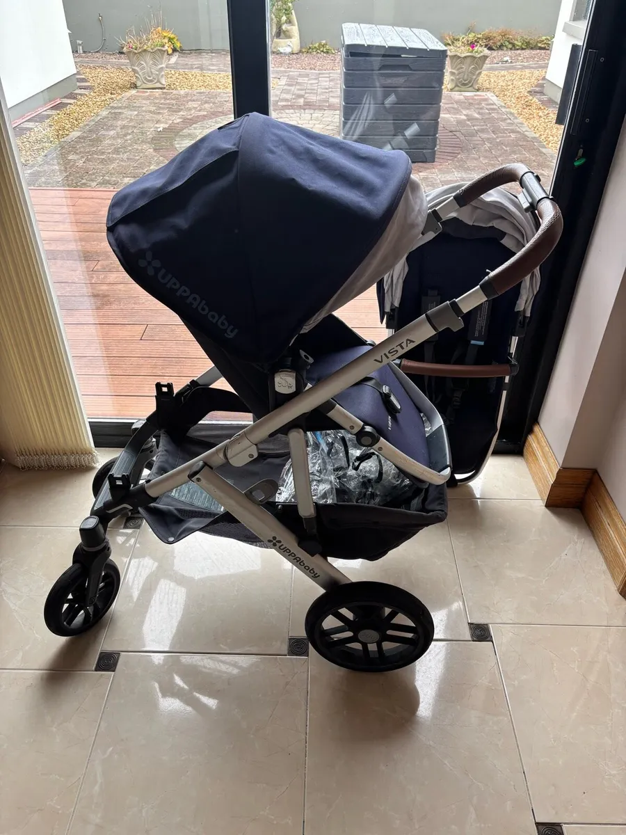 Uppa Baby Vista & Isofix Car seat Complete Set - Image 1