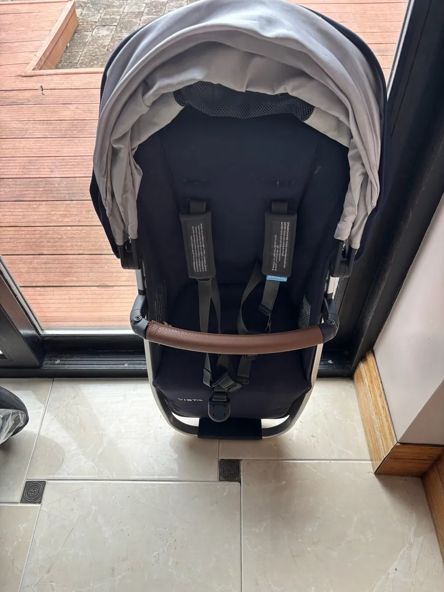 Uppa Baby Vista & Isofix Car seat Complete Set - Image 4