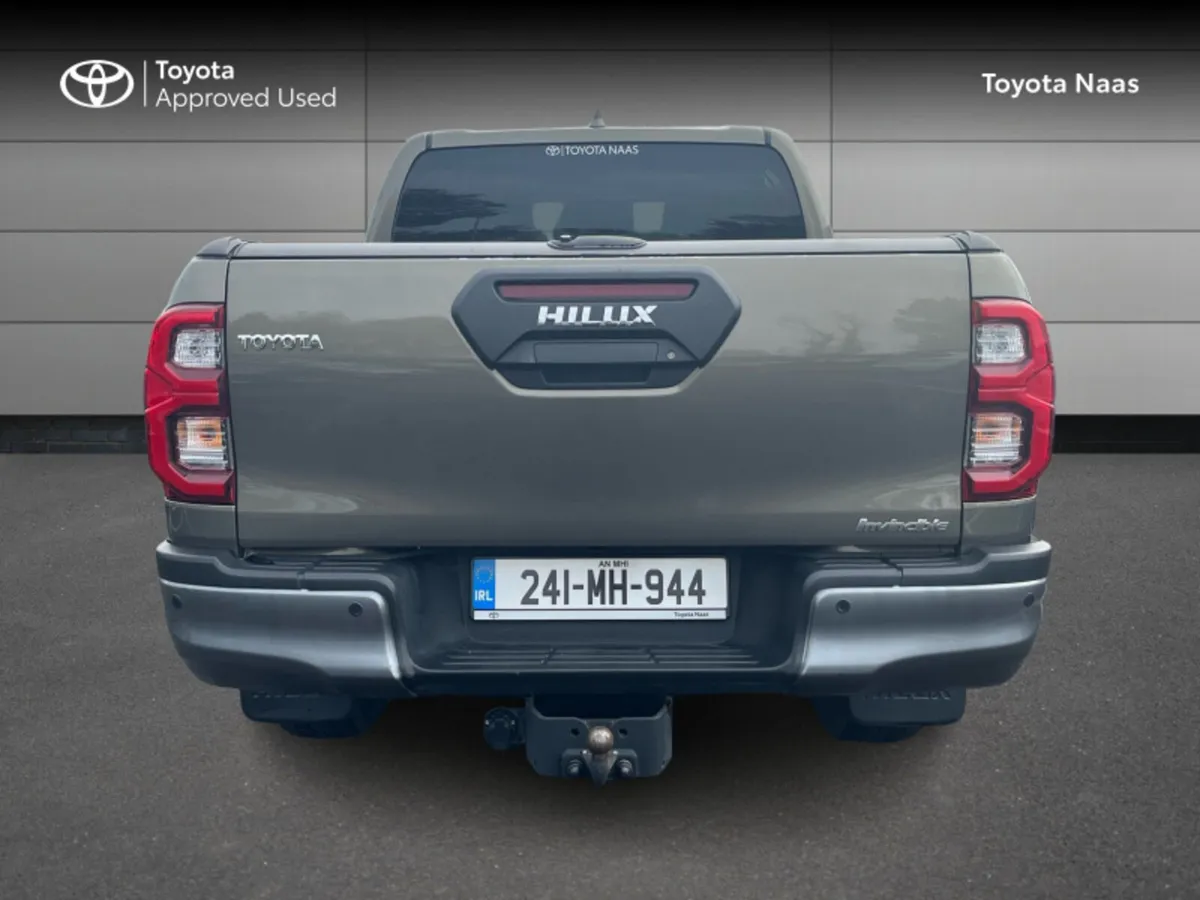 Toyota Hilux 2.8 INVINCIBLE AUTO 4DR - Image 4