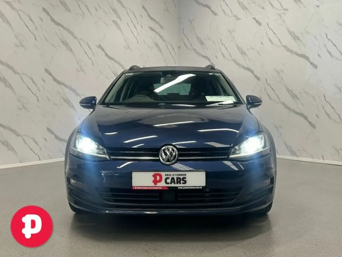 Volkswagen Golf Comfortline Auto Estate - Straight - Image 2
