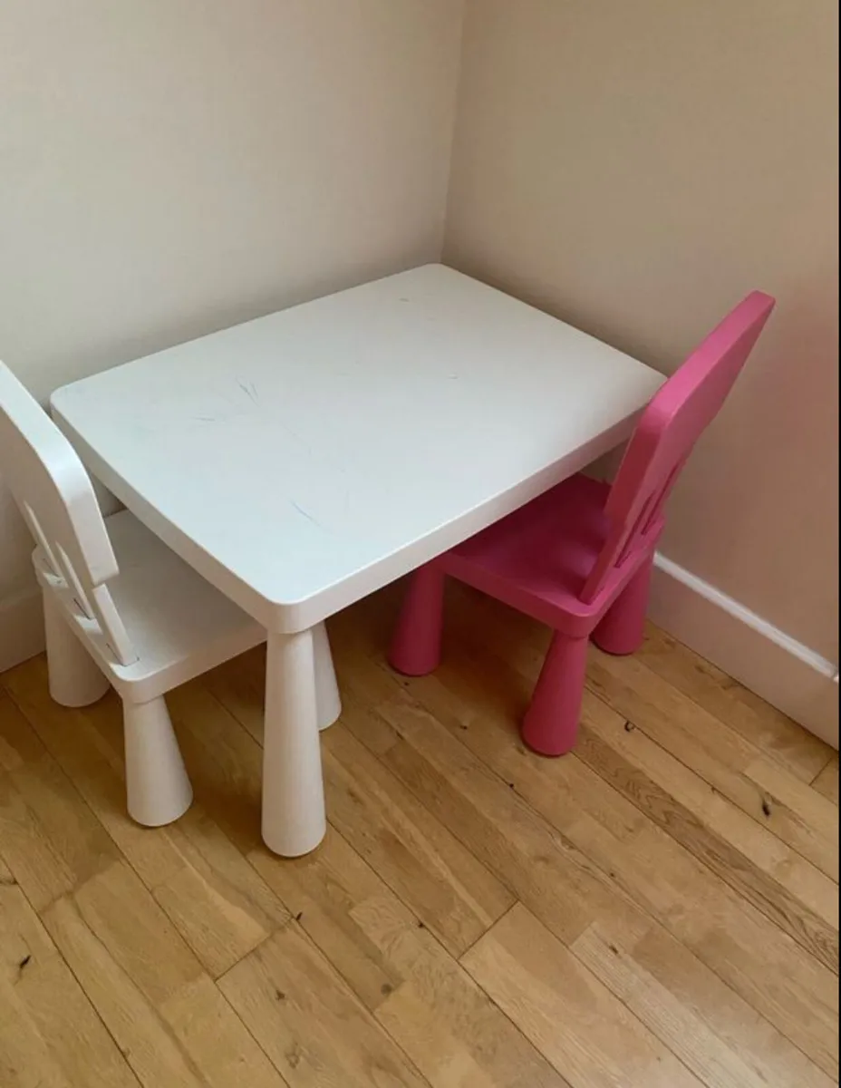Kids table and chairs