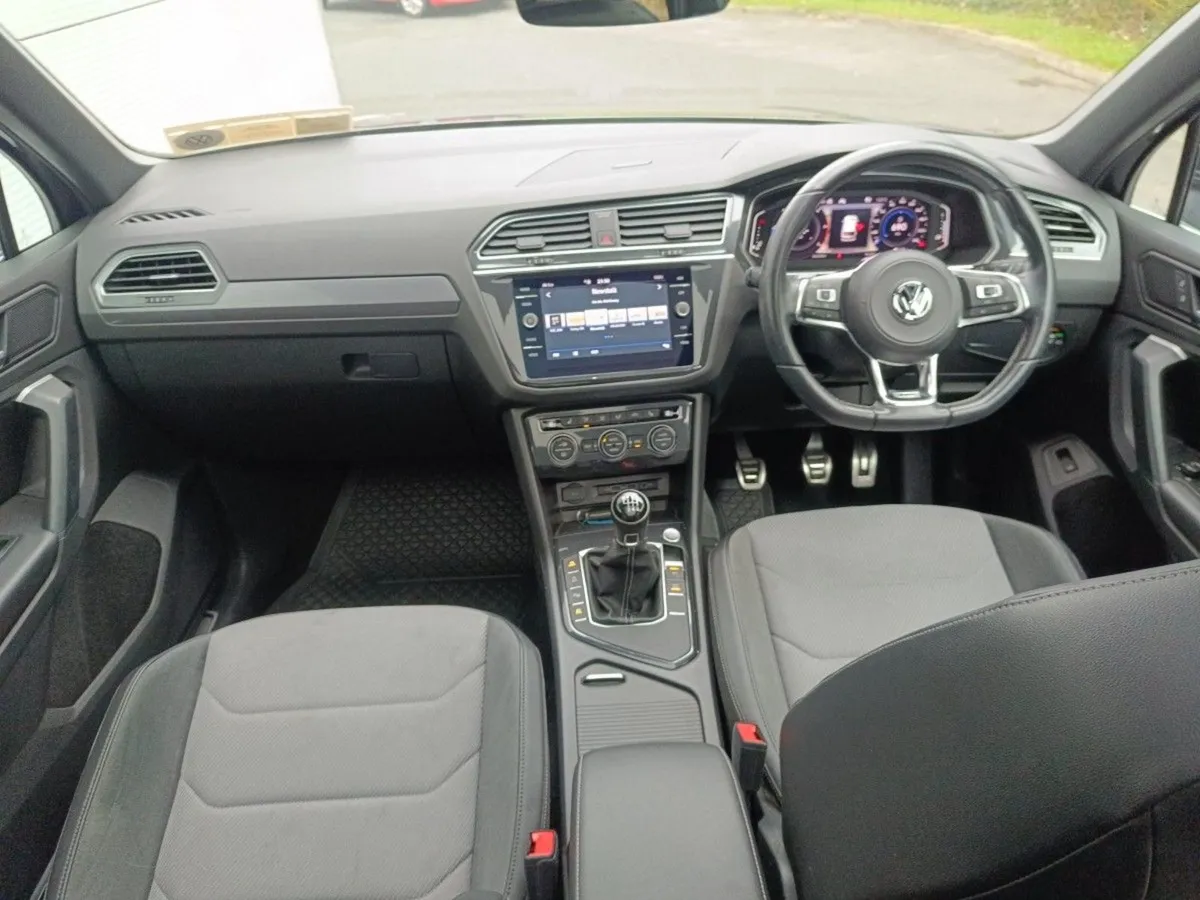 Volkswagen Tiguan 2.0 TDI 150HP R-line M6F Sunroo - Image 4