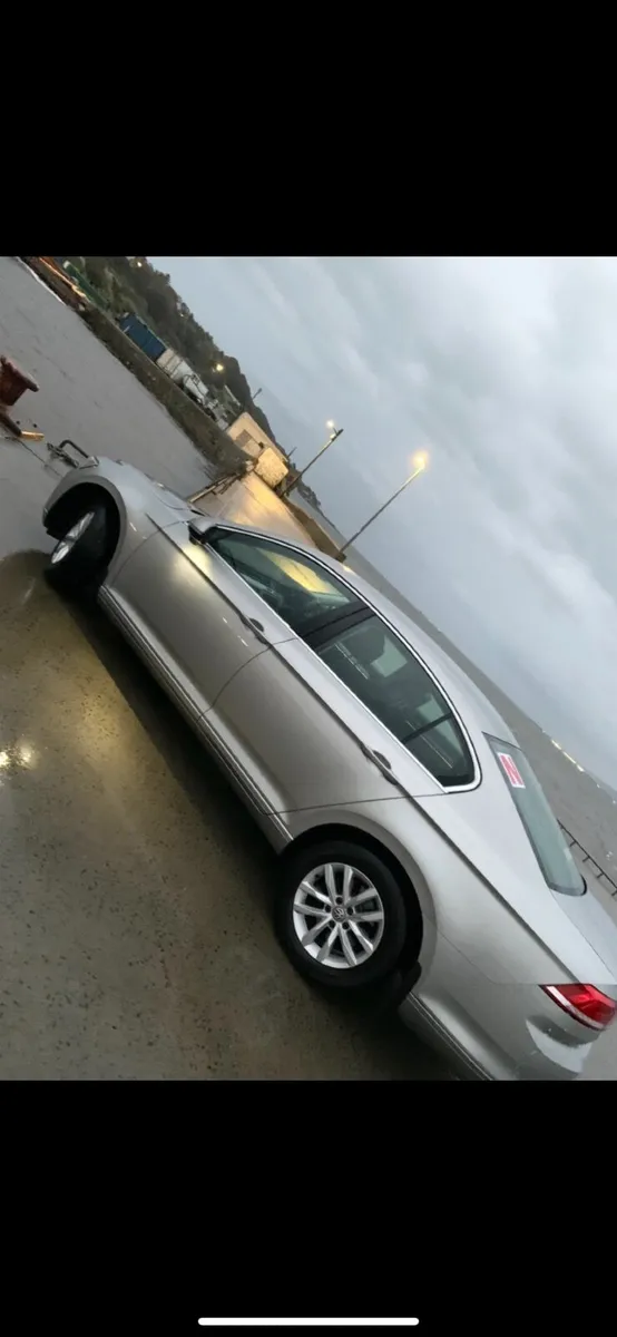 Volkswagen Passat 2015 - Image 2