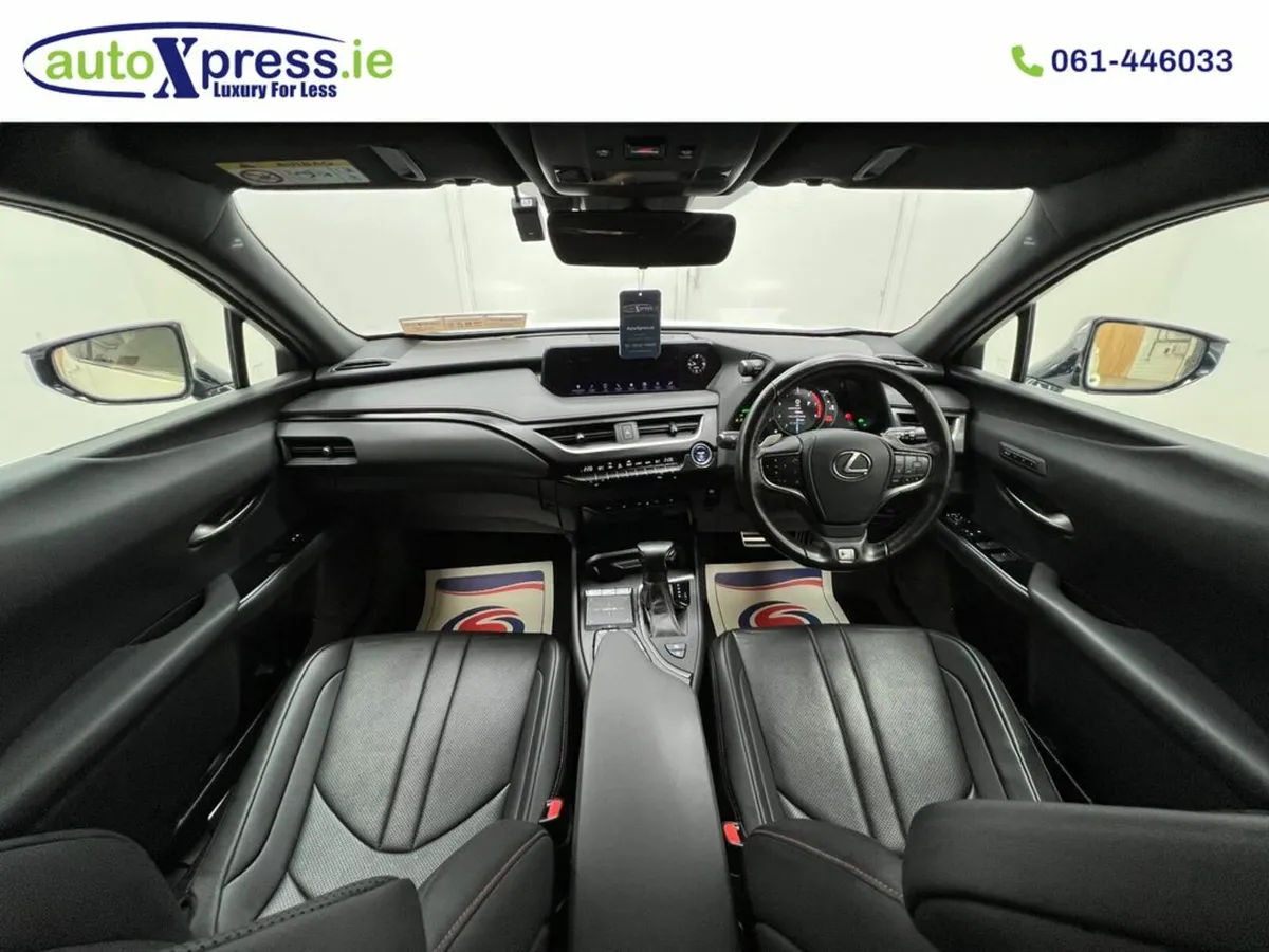 Lexus UX VERSION C 2.0 Hybrid Automatic, Reversing - Image 2