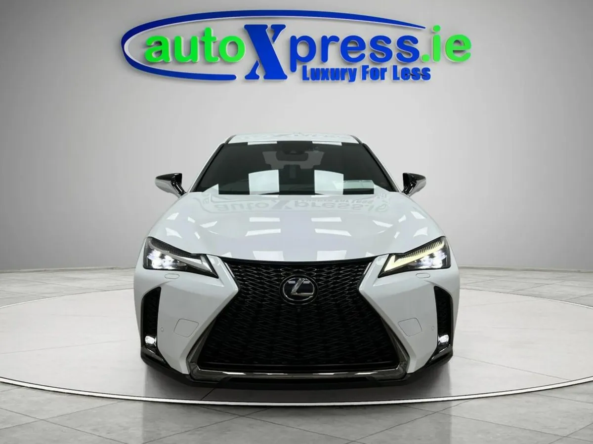 Lexus UX VERSION C 2.0 Hybrid Automatic, Reversing - Image 3