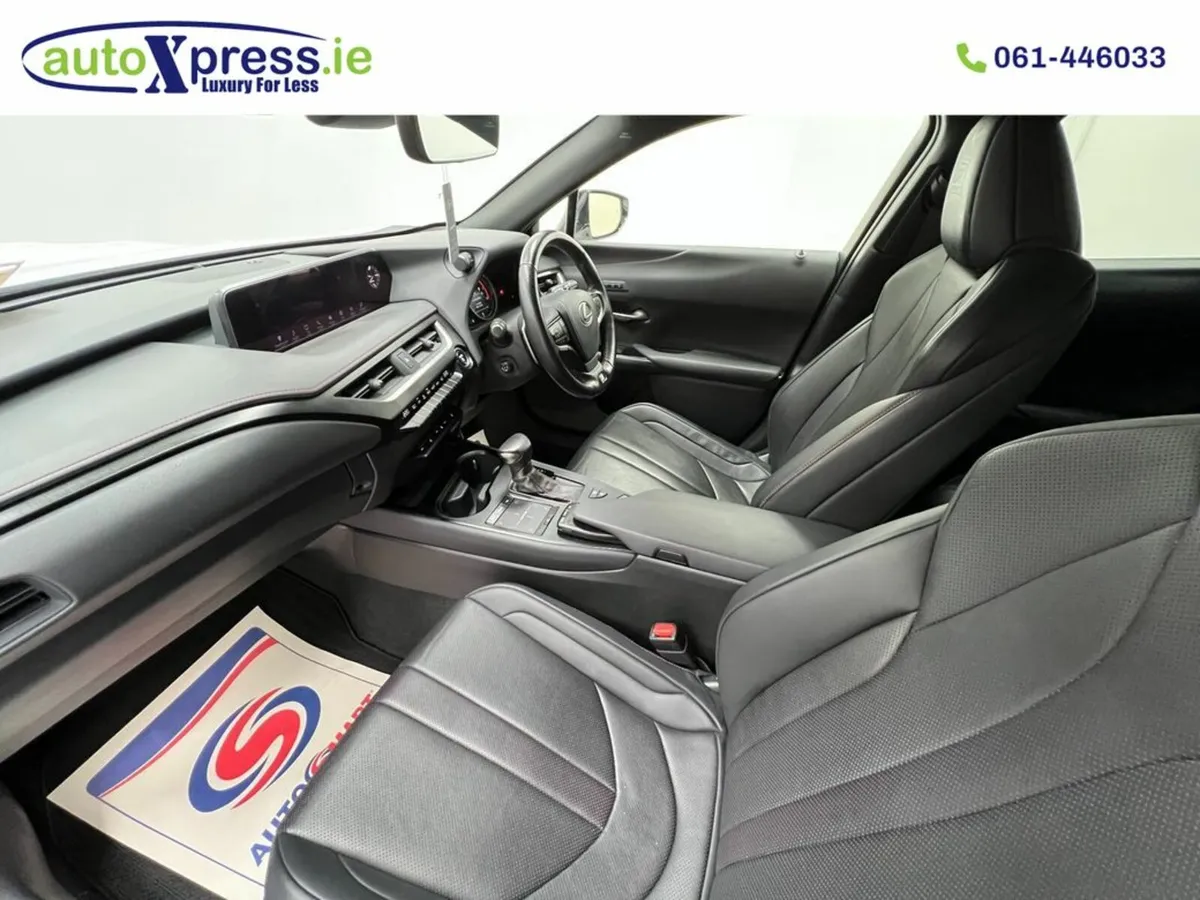Lexus UX VERSION C 2.0 Hybrid Automatic, Reversing - Image 4