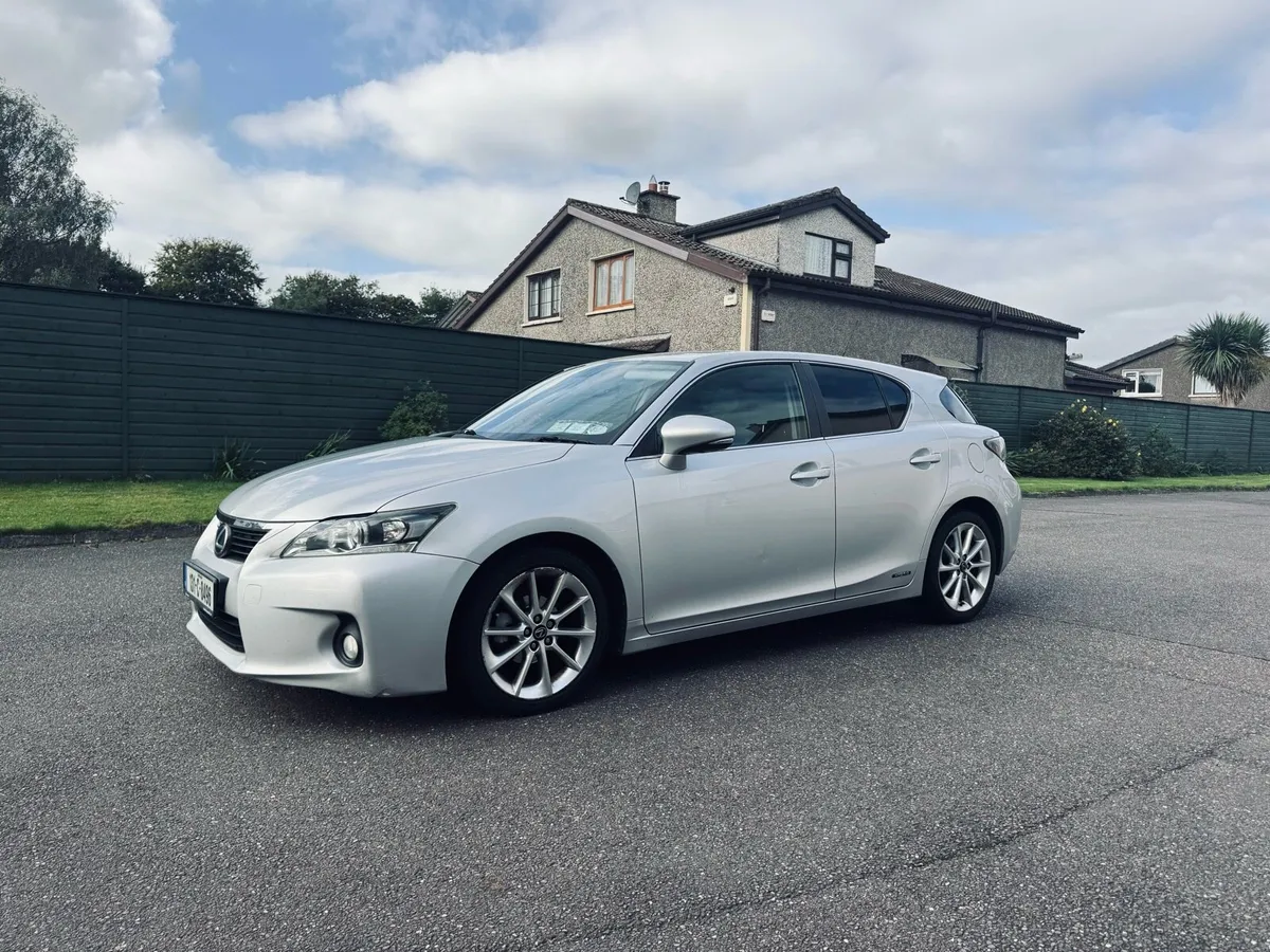 Lexus CT200h High Spec Mint Condition - Image 1