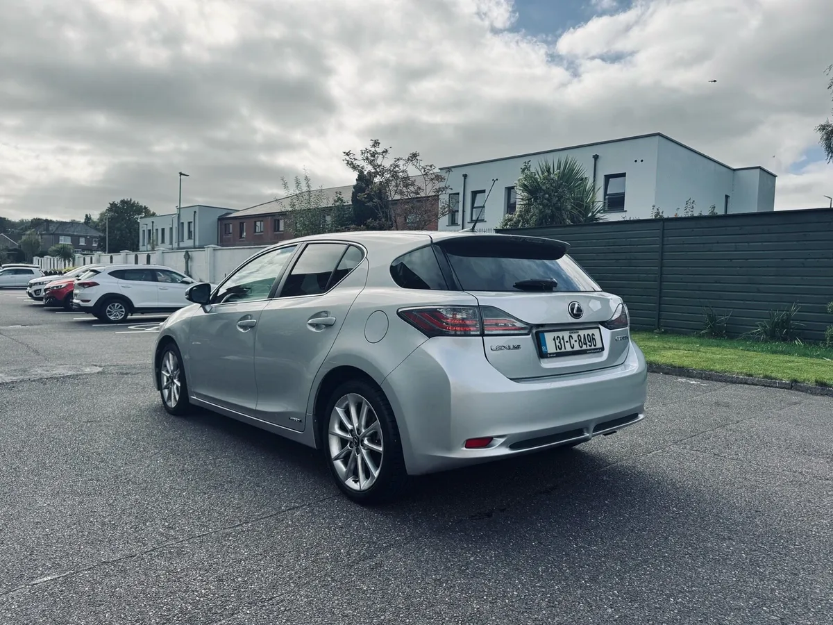 Lexus CT200h High Spec Mint Condition - Image 3