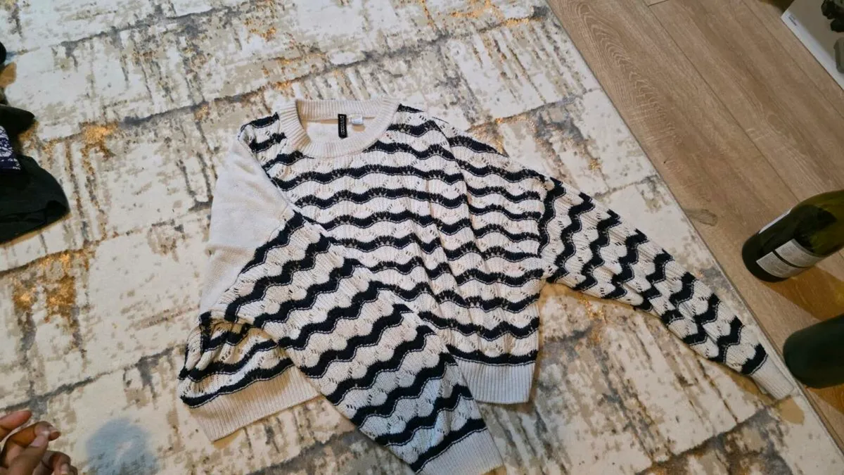 Set of 2 trendy crop tops - Image 1
