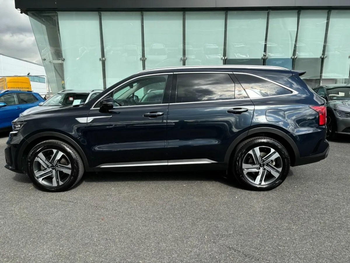 Kia Sorento 1.6 K4 Plug in hybrid (7 Seats) - Image 3