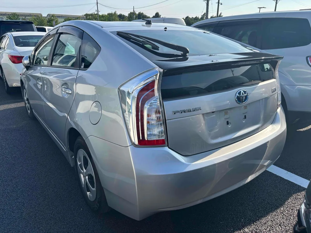 Toyota Prius 2014 1.8 Hybrid - Image 2