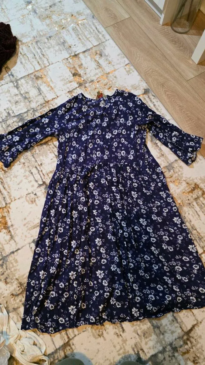 Set of 2 floral dresses - Image 1
