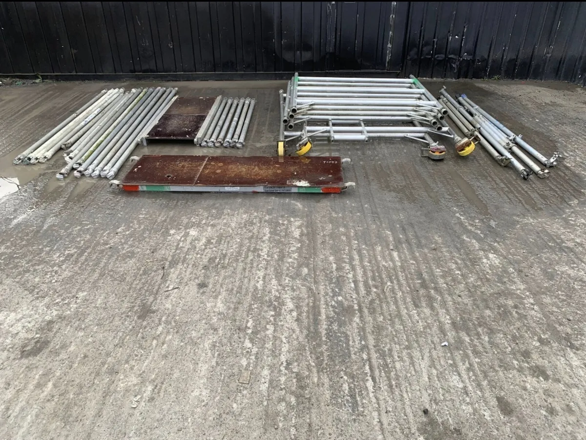 Job Lot of Scaffold Towers  Stock - Image 2