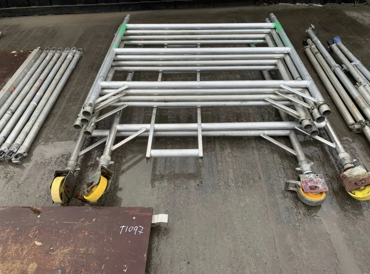 Job Lot of Scaffold Towers  Stock - Image 4