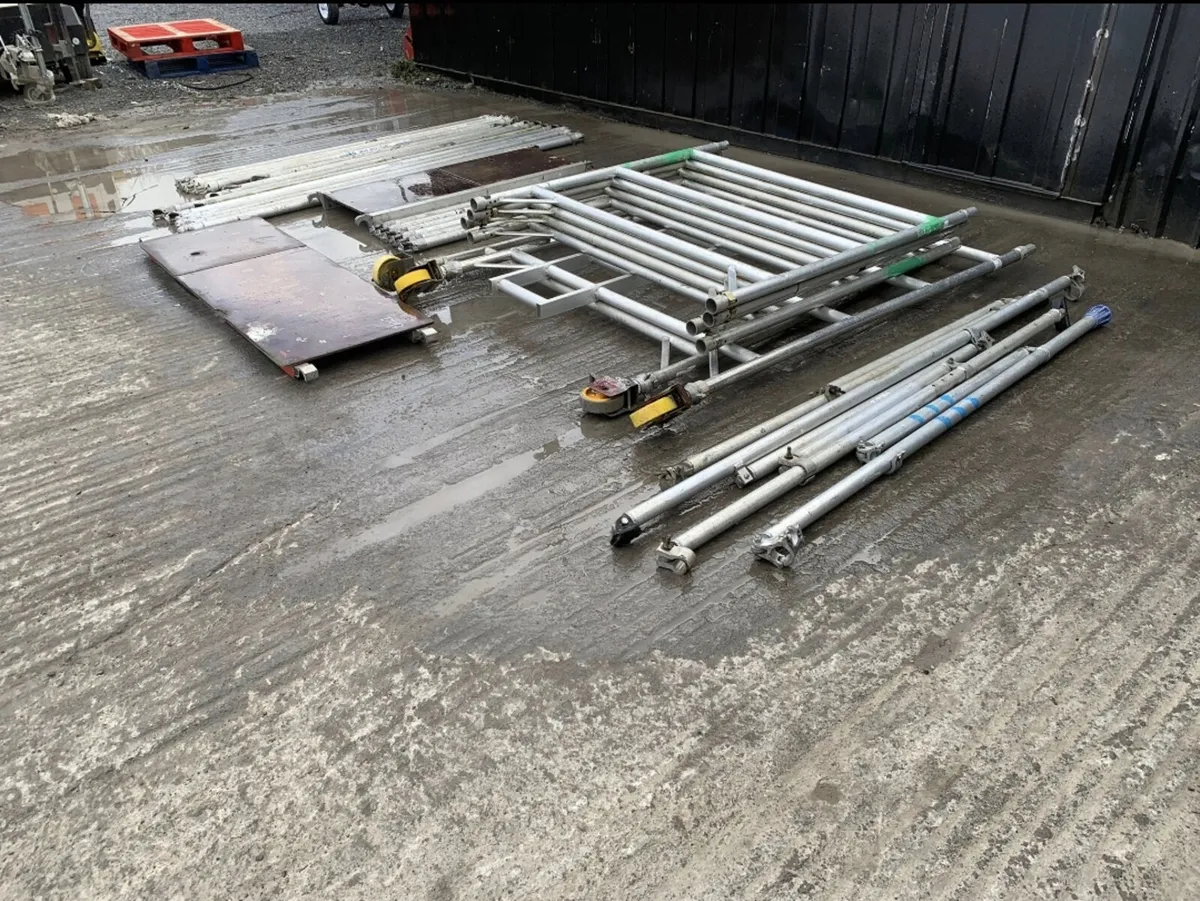 Job Lot of Scaffold Towers  Stock - Image 3
