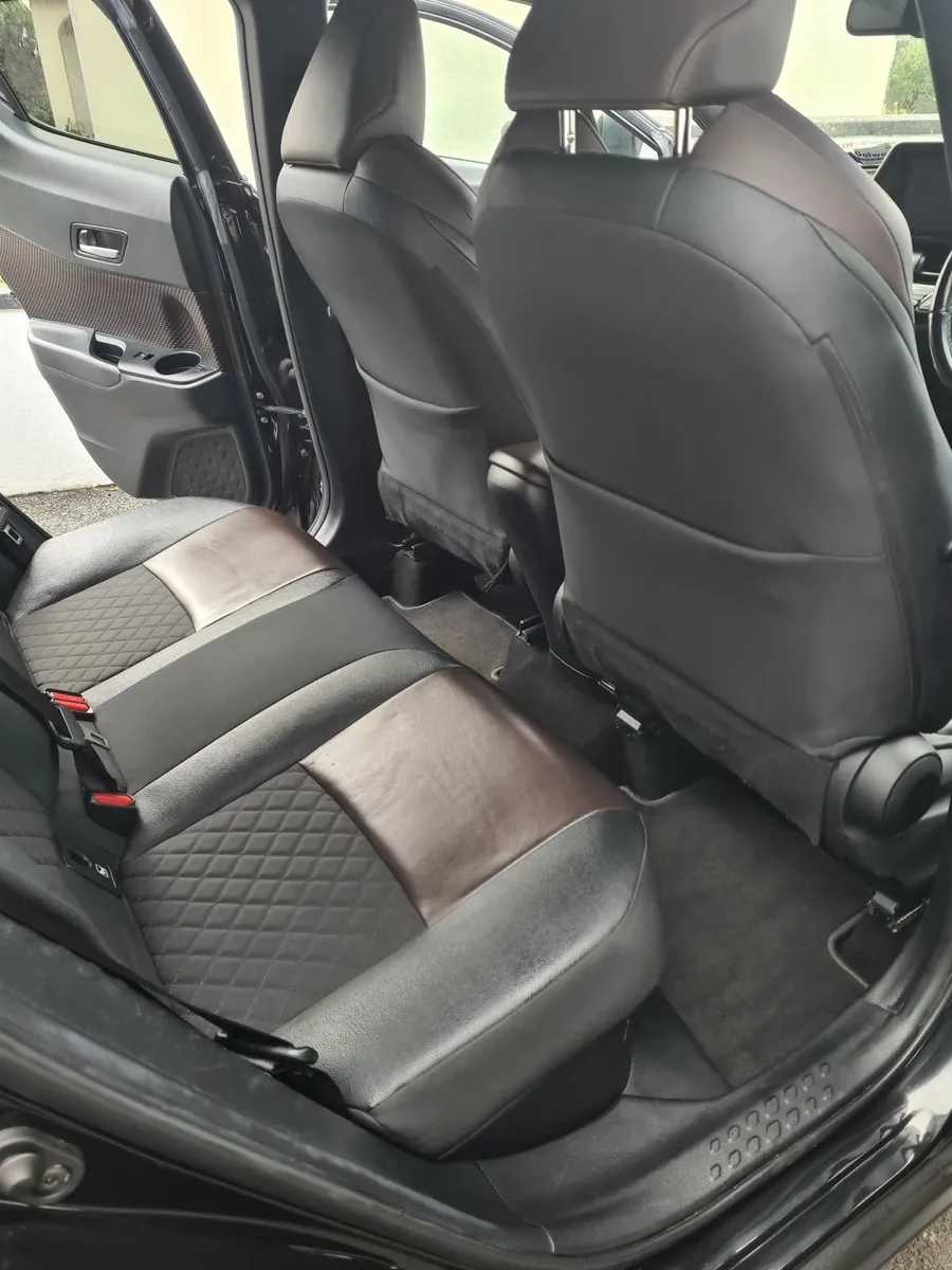 Toyota C-HR 2018 - Image 2