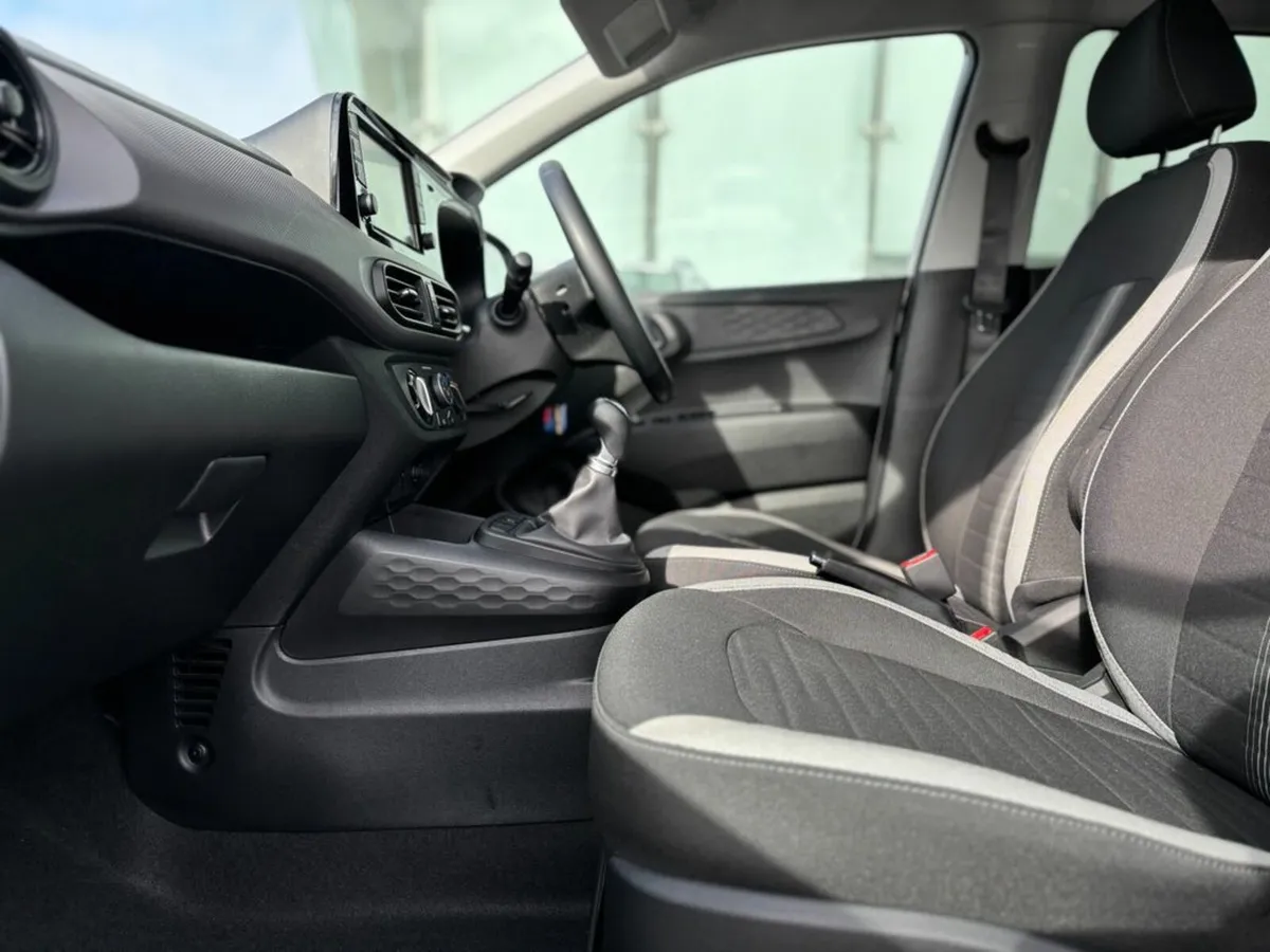 Hyundai i10 1.0 Deluxe Plus - Image 4