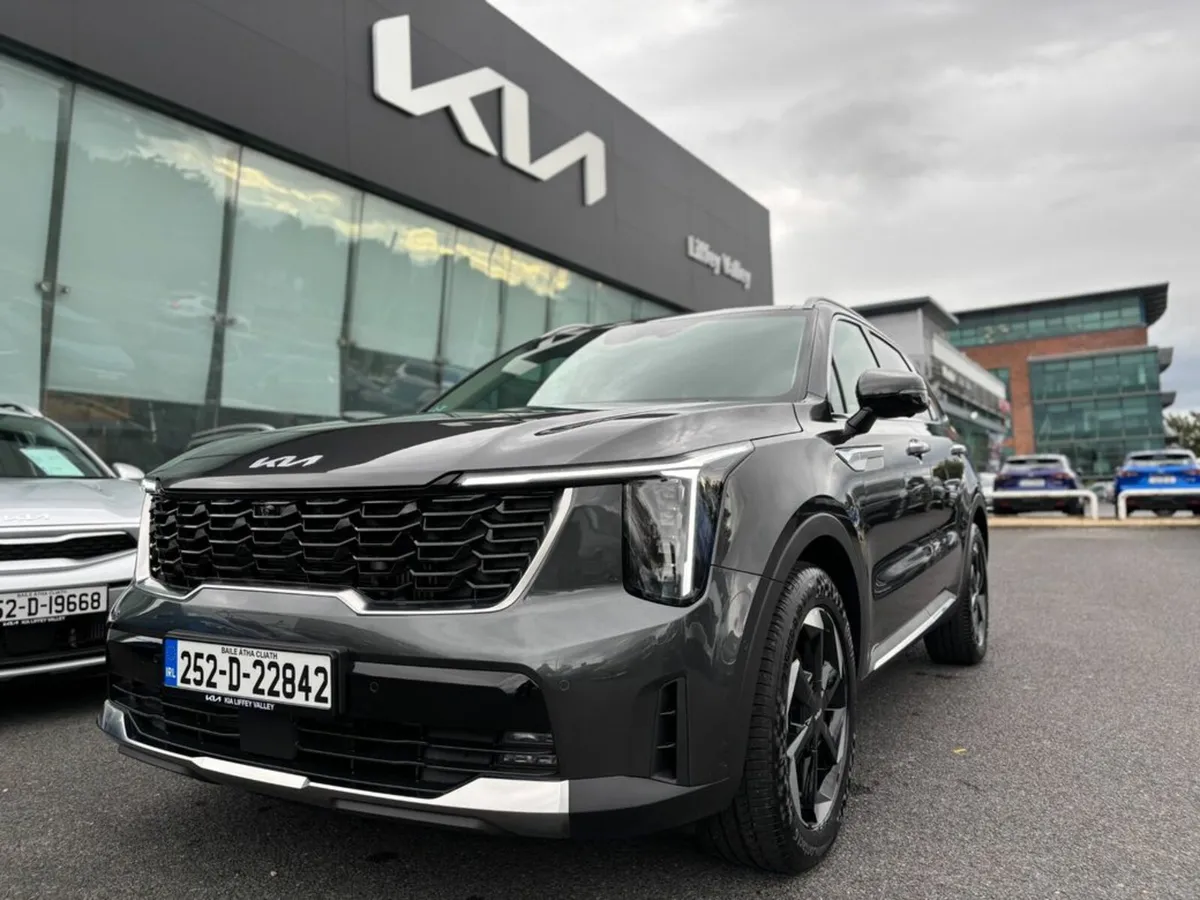 Kia Sorento 1.6 Plug in hybrid SEM ( 7 Seats ) - Image 2