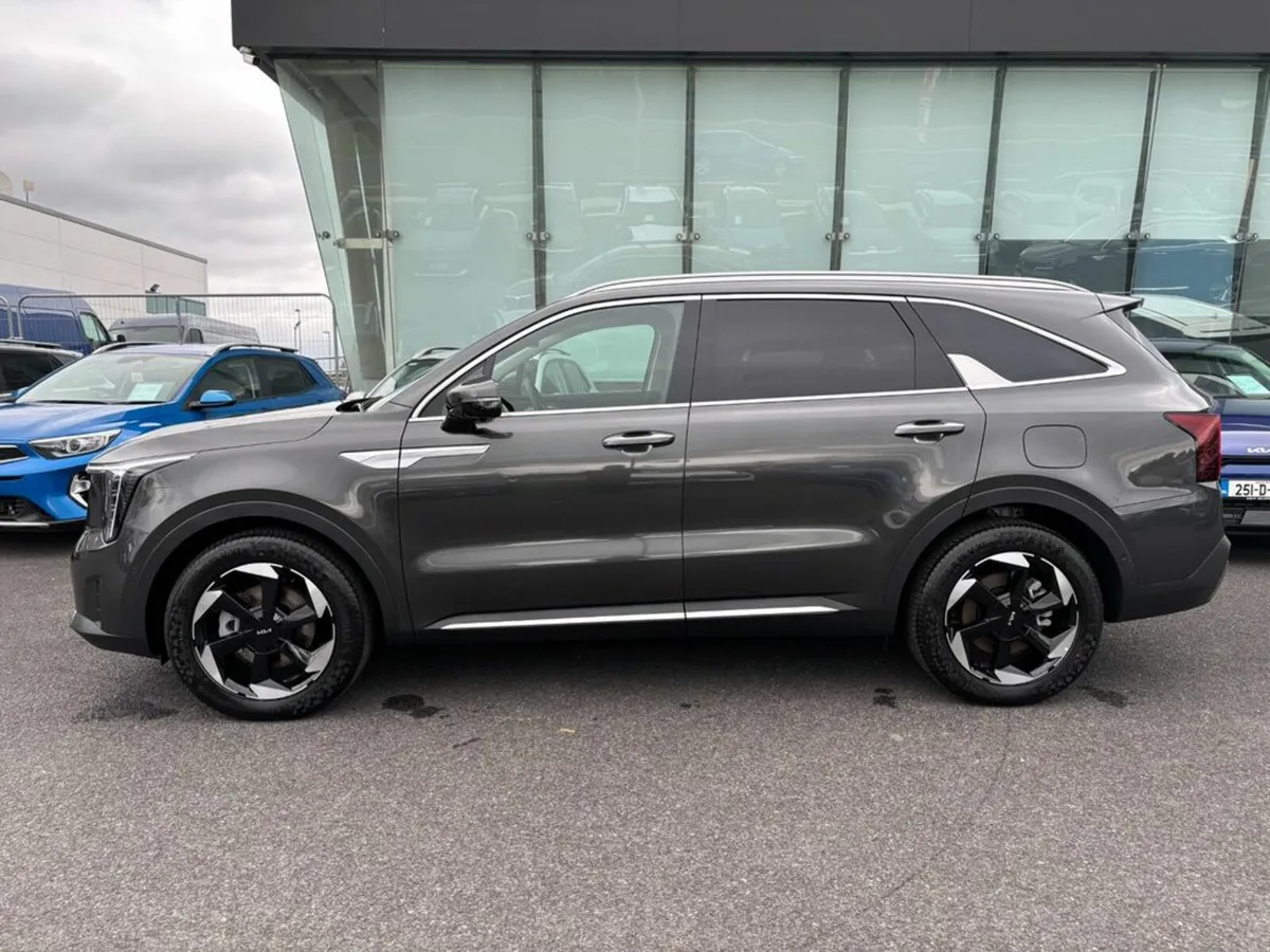 Kia Sorento 1.6 Plug in hybrid SEM ( 7 Seats ) - Image 4