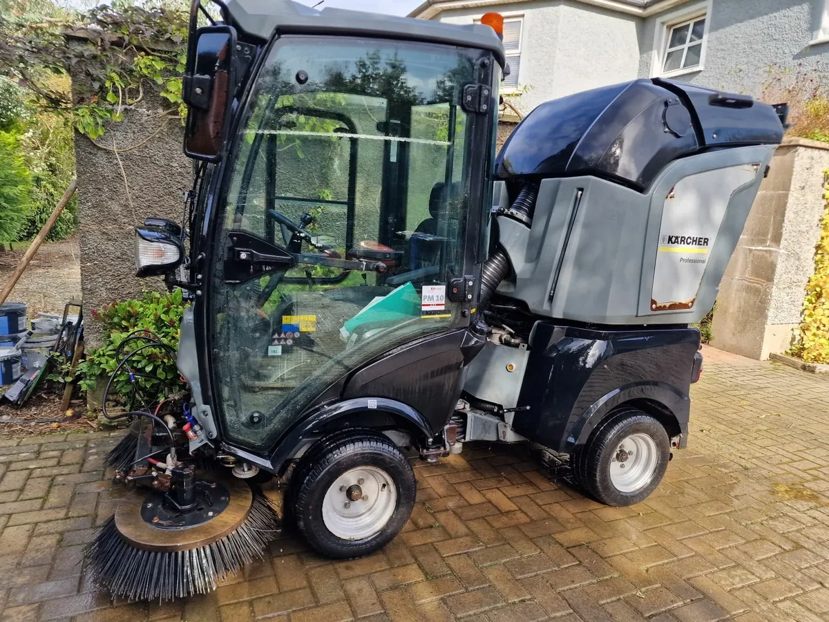 Karcher MC50 diesel road sweeper roadsweeper - Image 2