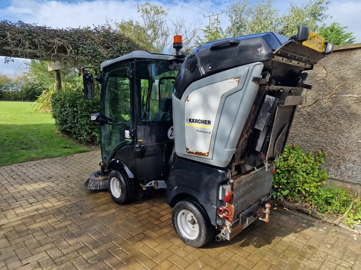 Karcher MC50 diesel road sweeper roadsweeper - Image 3