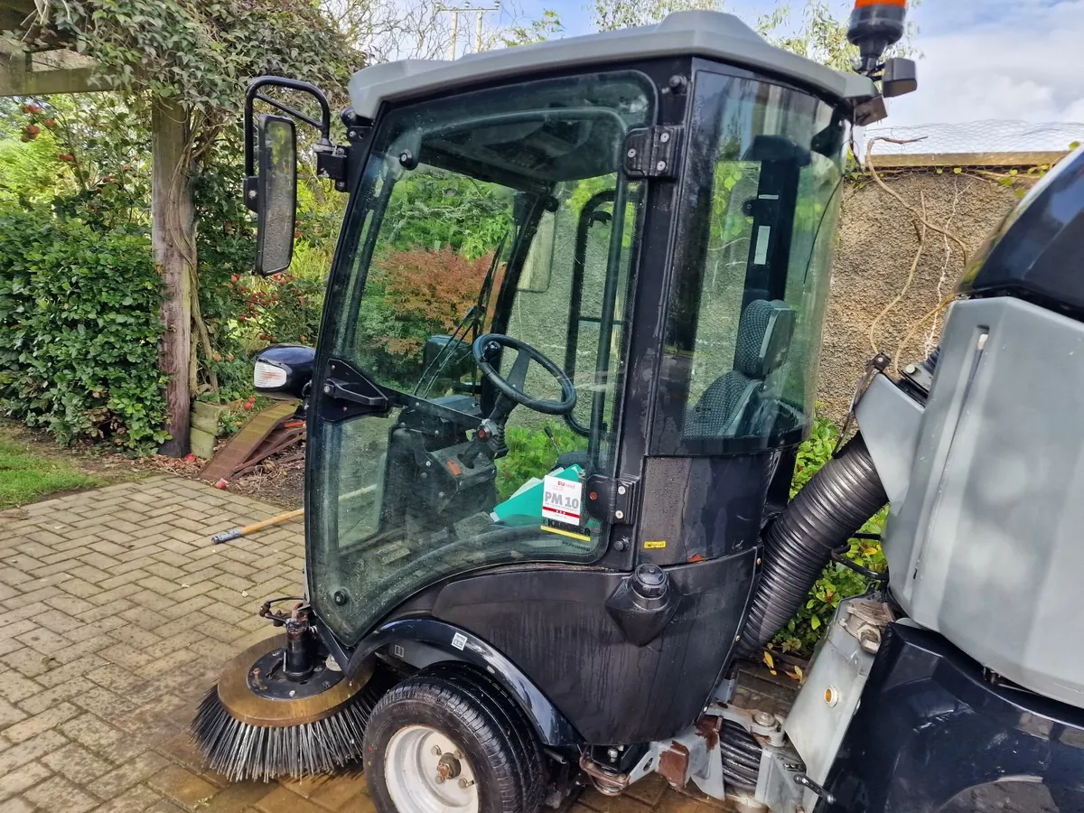 Karcher MC50 diesel road sweeper roadsweeper - Image 4