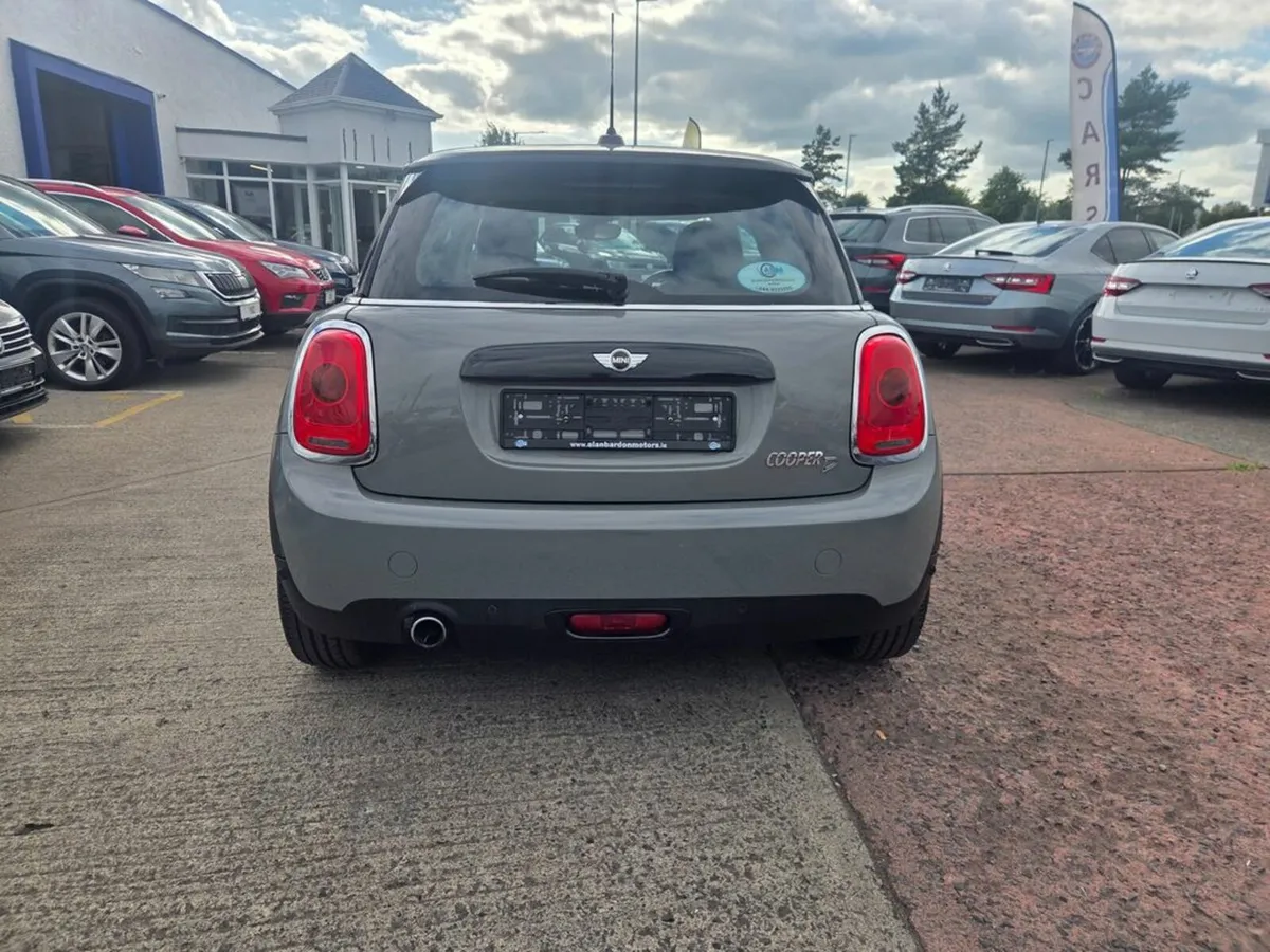 Mini Cooper 1.5 - Image 4