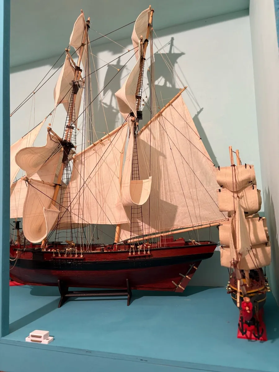 Model yacht - Image 1