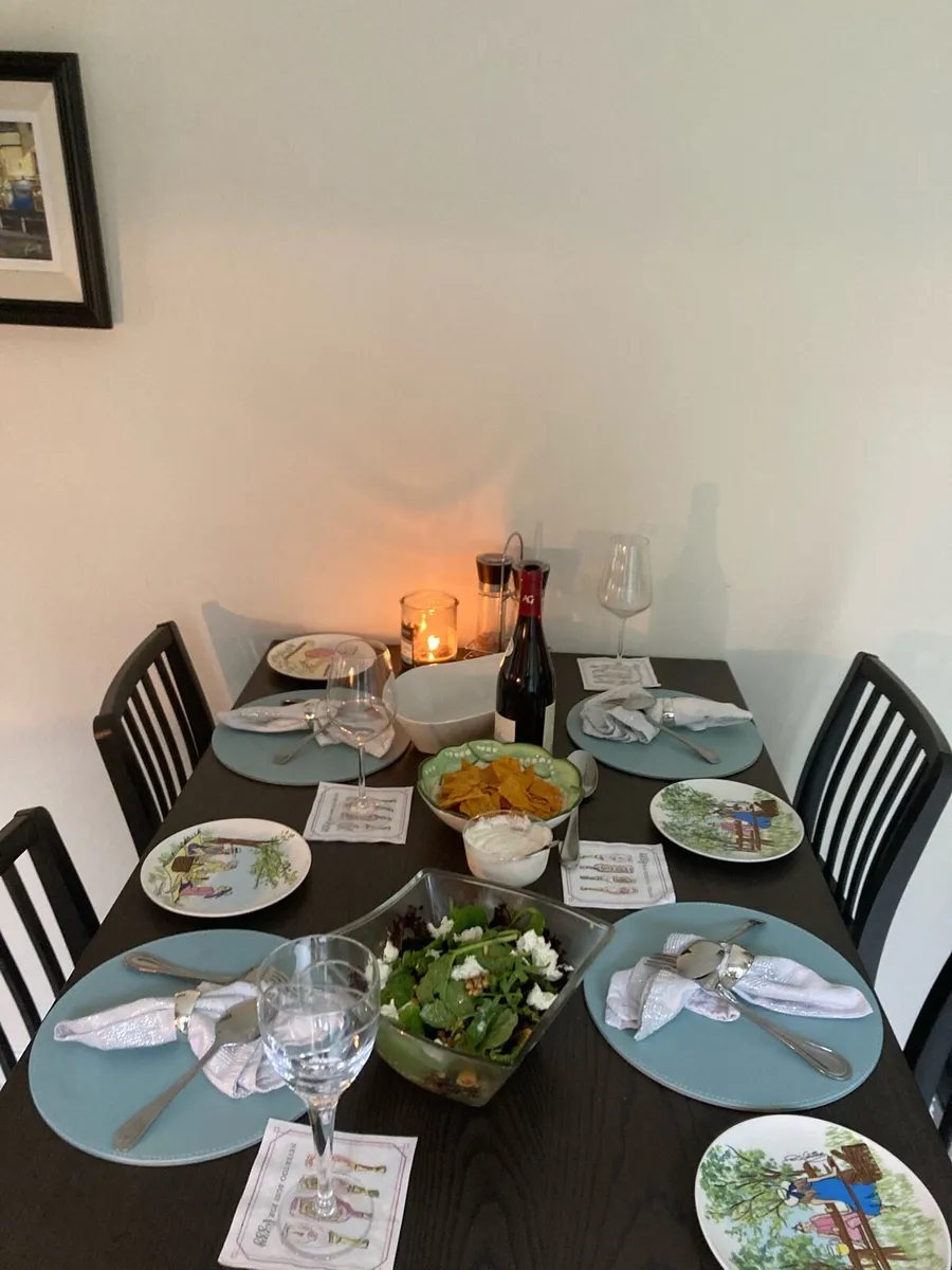 Breakfast Counter & 4 Stools
