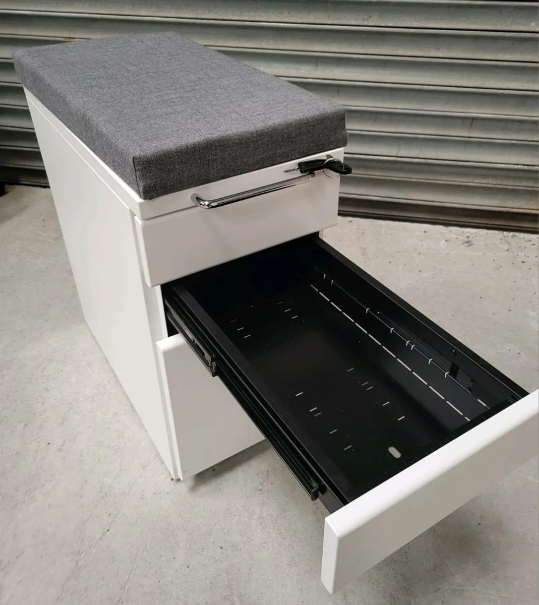 3 Drawer Pedestals With Keys. New Condition - Image 2