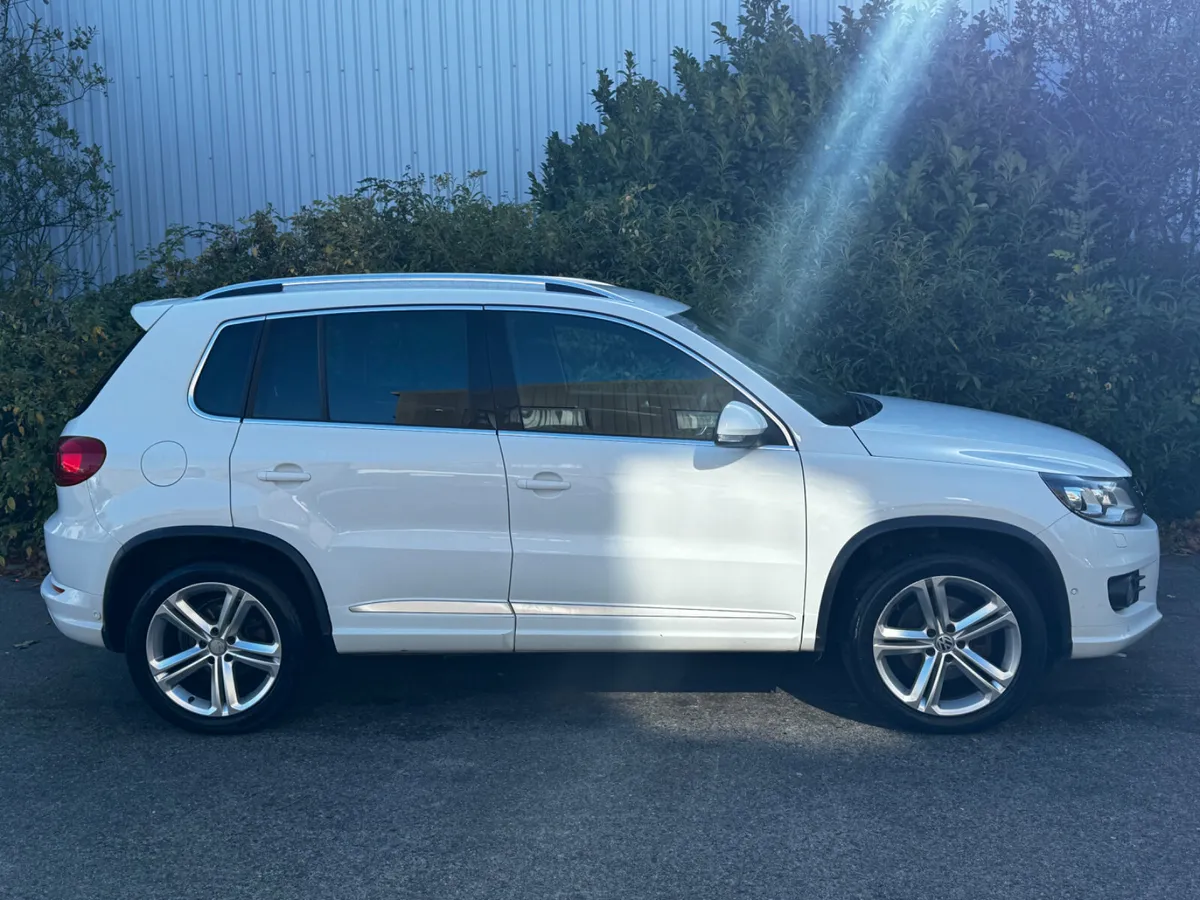 Volkswagen Tiguan R Line 4Motion - Image 3