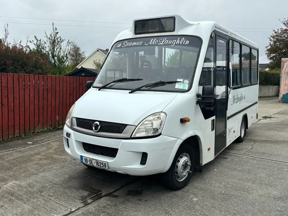 Bus - Image 1