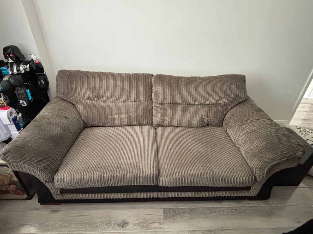 3&2 Seater Sofas with 4 matching cushion covers - Image 2