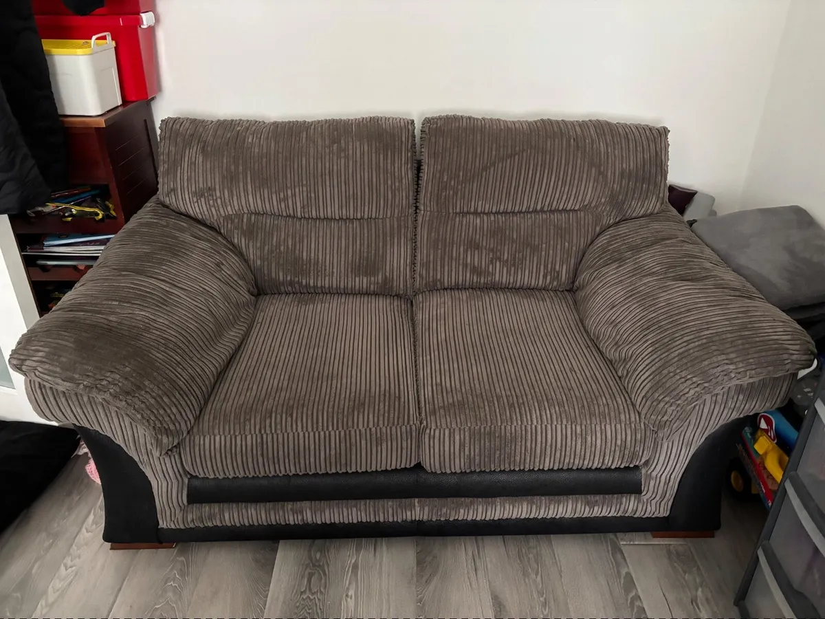 3&2 Seater Sofas with 4 matching cushion covers - Image 1