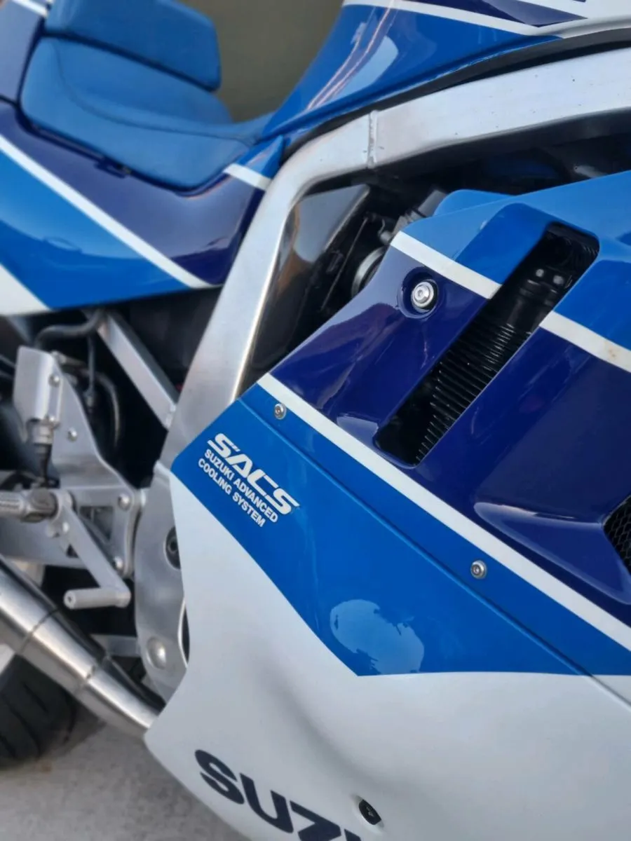 1990 Suzuki GSX-R 750 Slingshot - Image 4